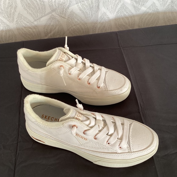Skechers arcade size 7 sneakers - Picture 3 of 4